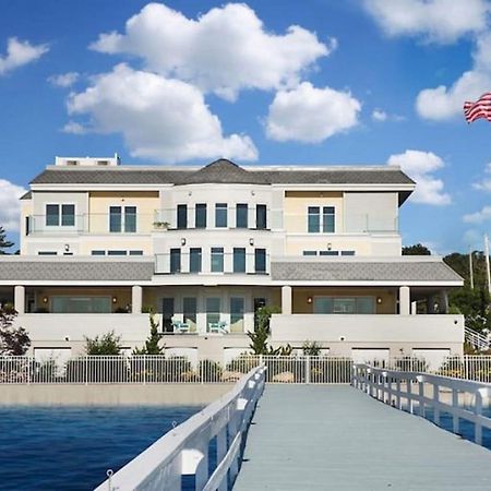 Fathoms Hotel & Marina Port Washington Экстерьер фото
