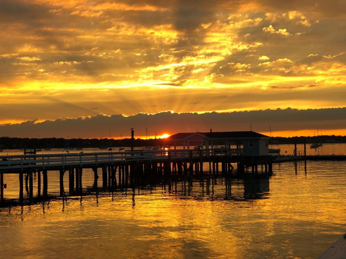 Fathoms Hotel & Marina Port Washington Экстерьер фото