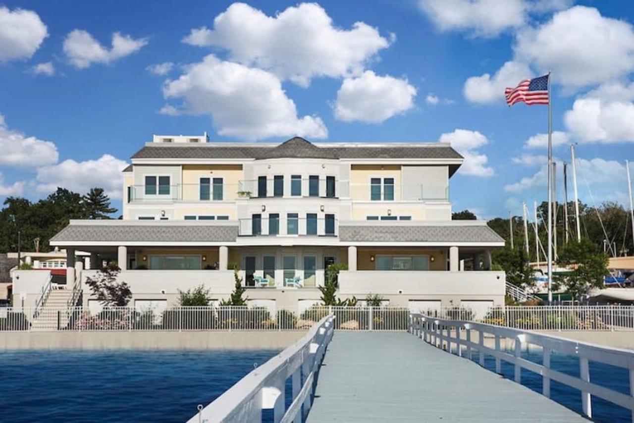 Fathoms Hotel & Marina Port Washington Экстерьер фото